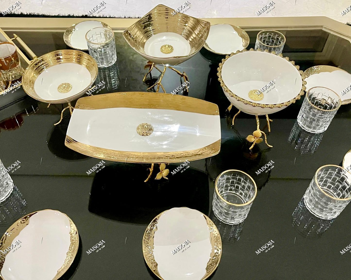 وعاء سلطة بأقدام