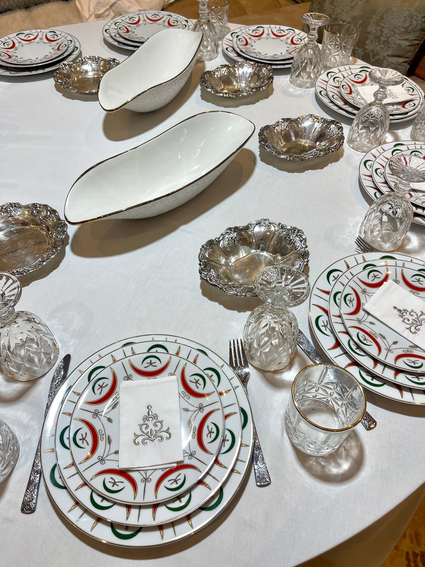 Service a table Nejma & Hlal _ rouge
