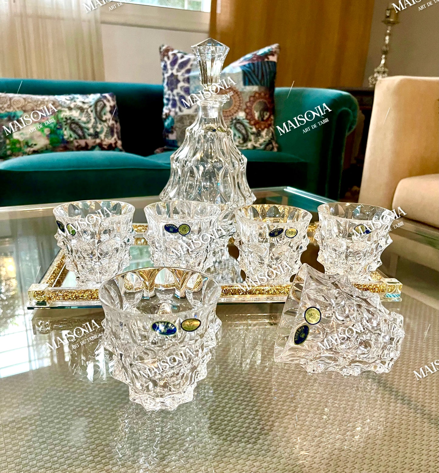 Une carafe en Cristal 24 carats avec 6 verres