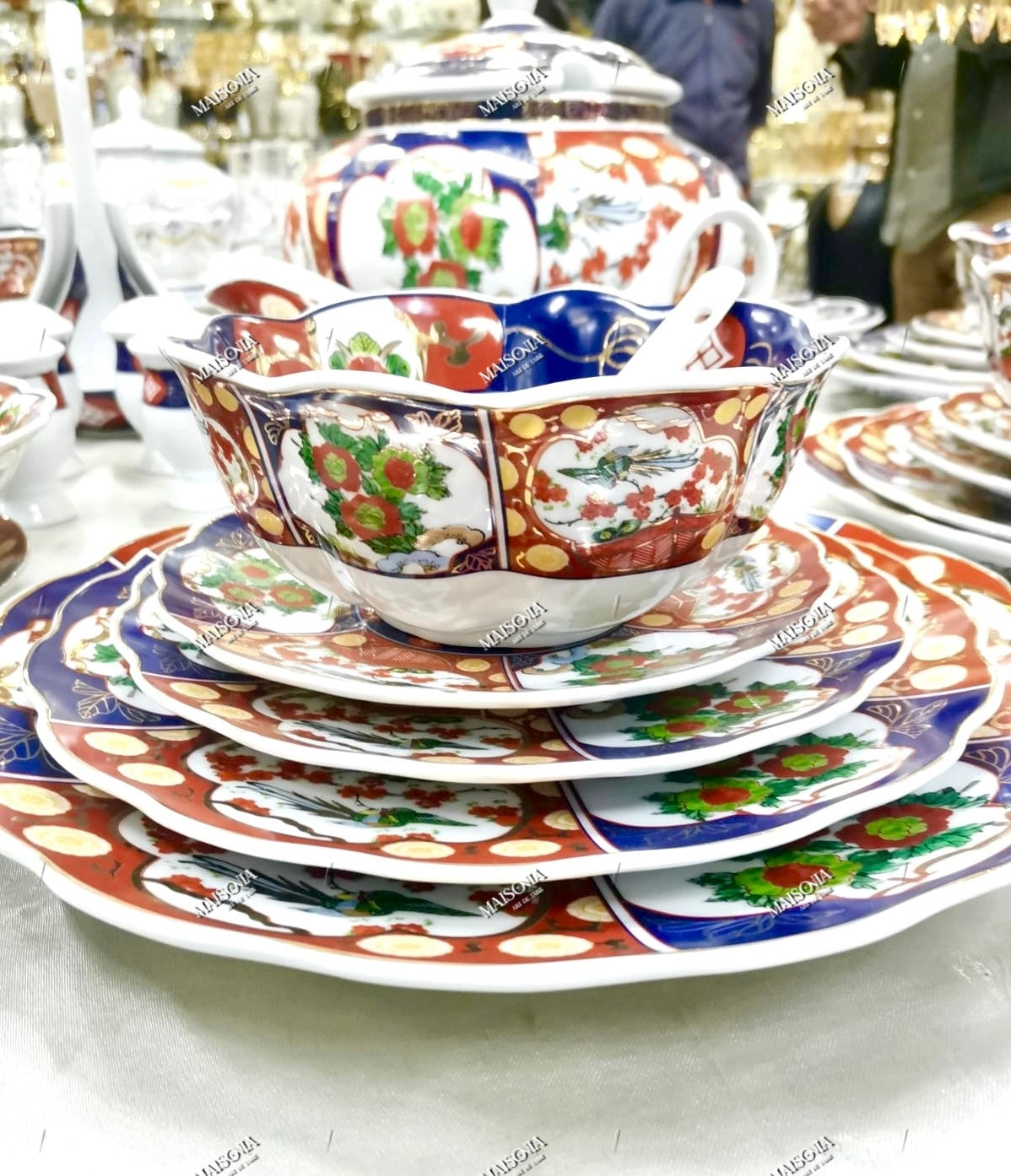 Service de table TAOUS MAROCAIN de 82 pieces, motif floral
