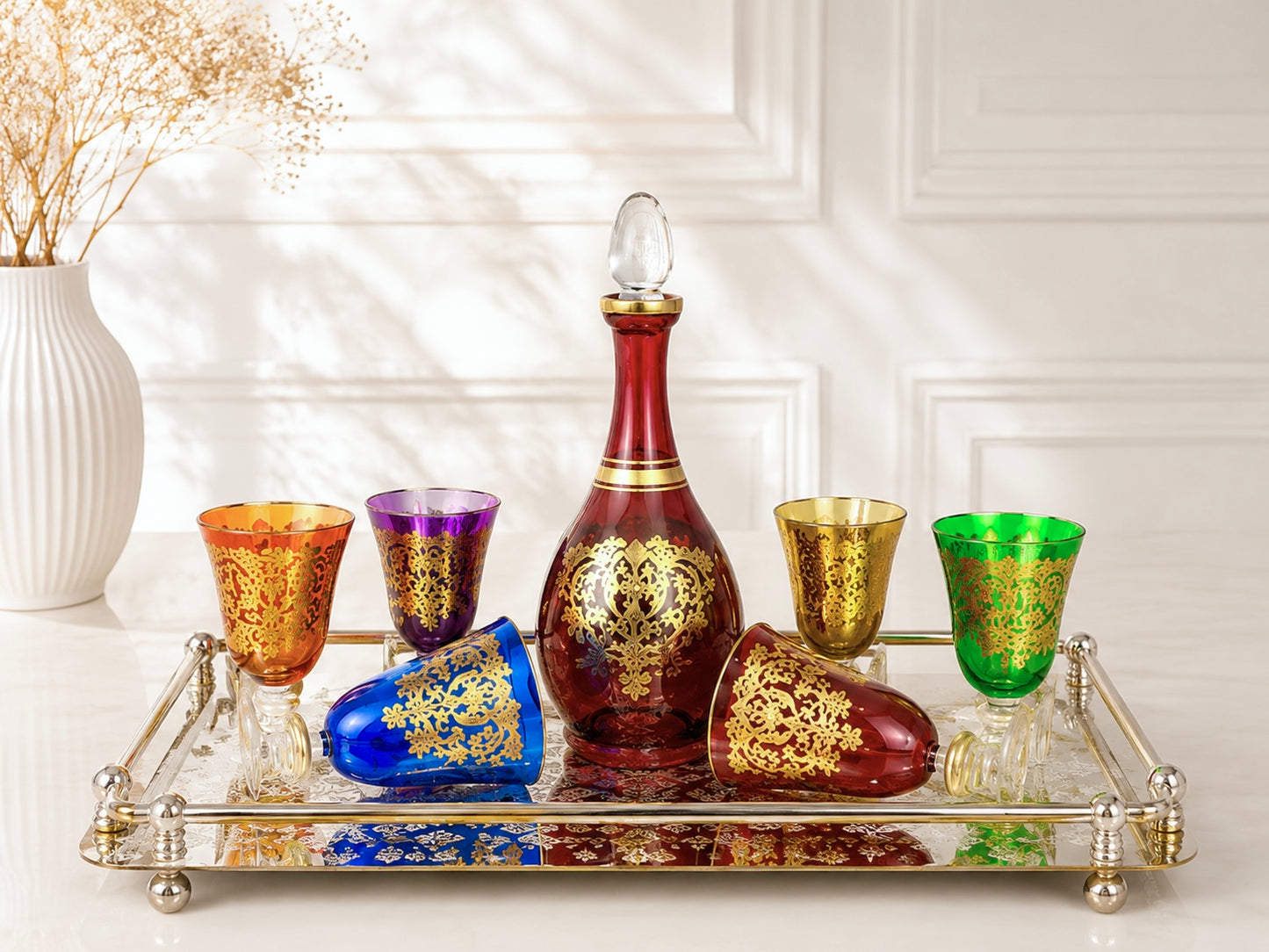 Carafe en Verre Cristallin Rouge & 6 Verres Multicolores – Élégance et Raffinement à Table
