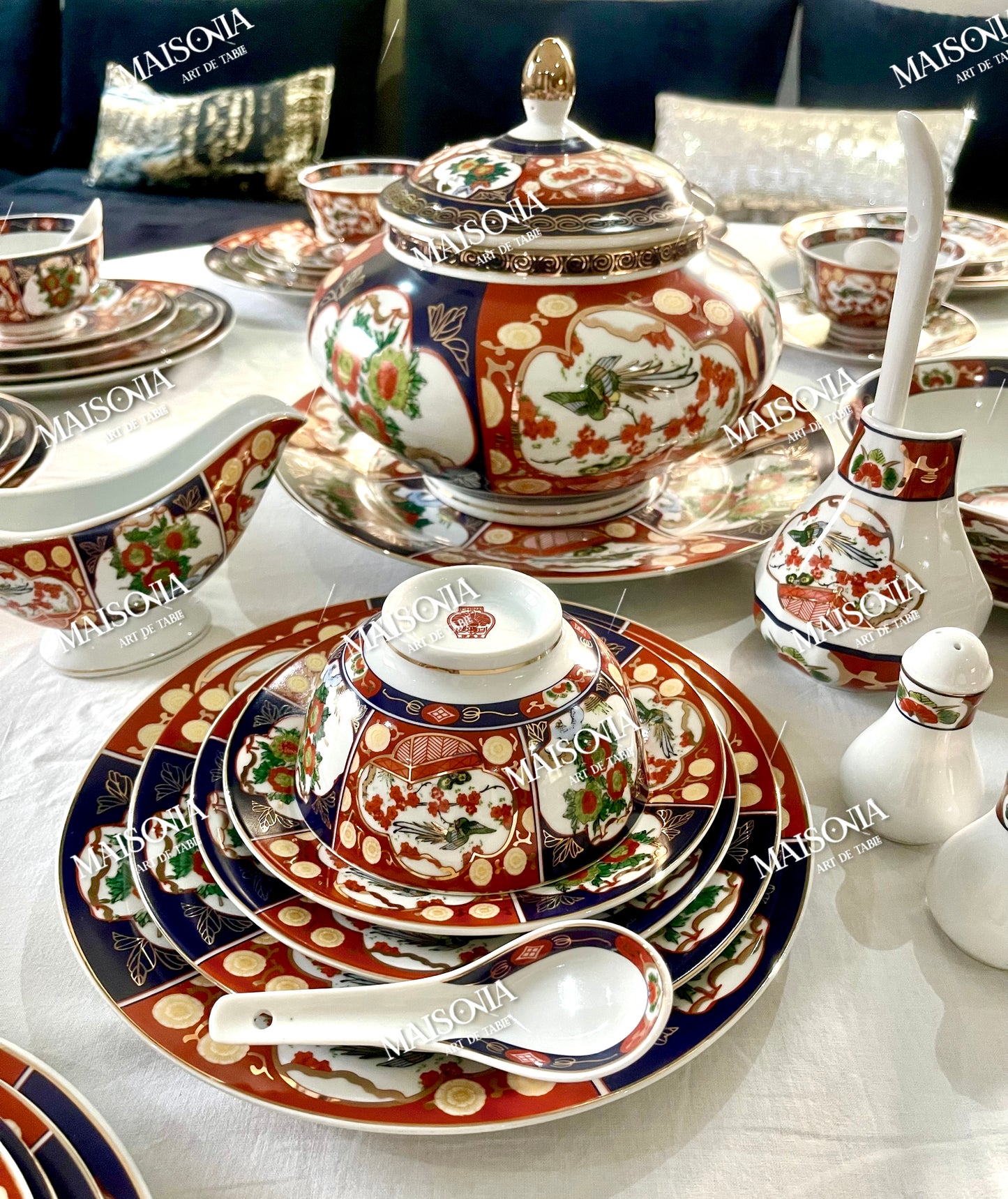 Service de table TAOUS MAROCAIN de 82 pieces, motif floral