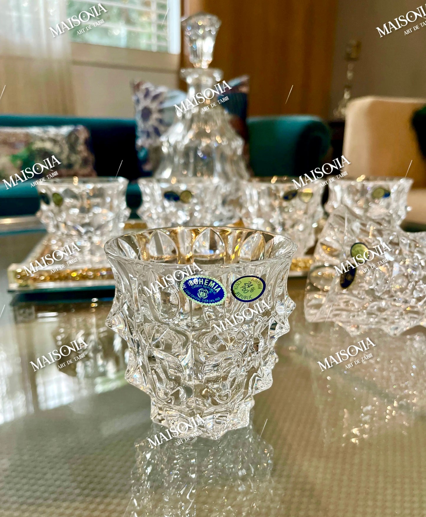 Une carafe en Cristal 24 carats avec 6 verres