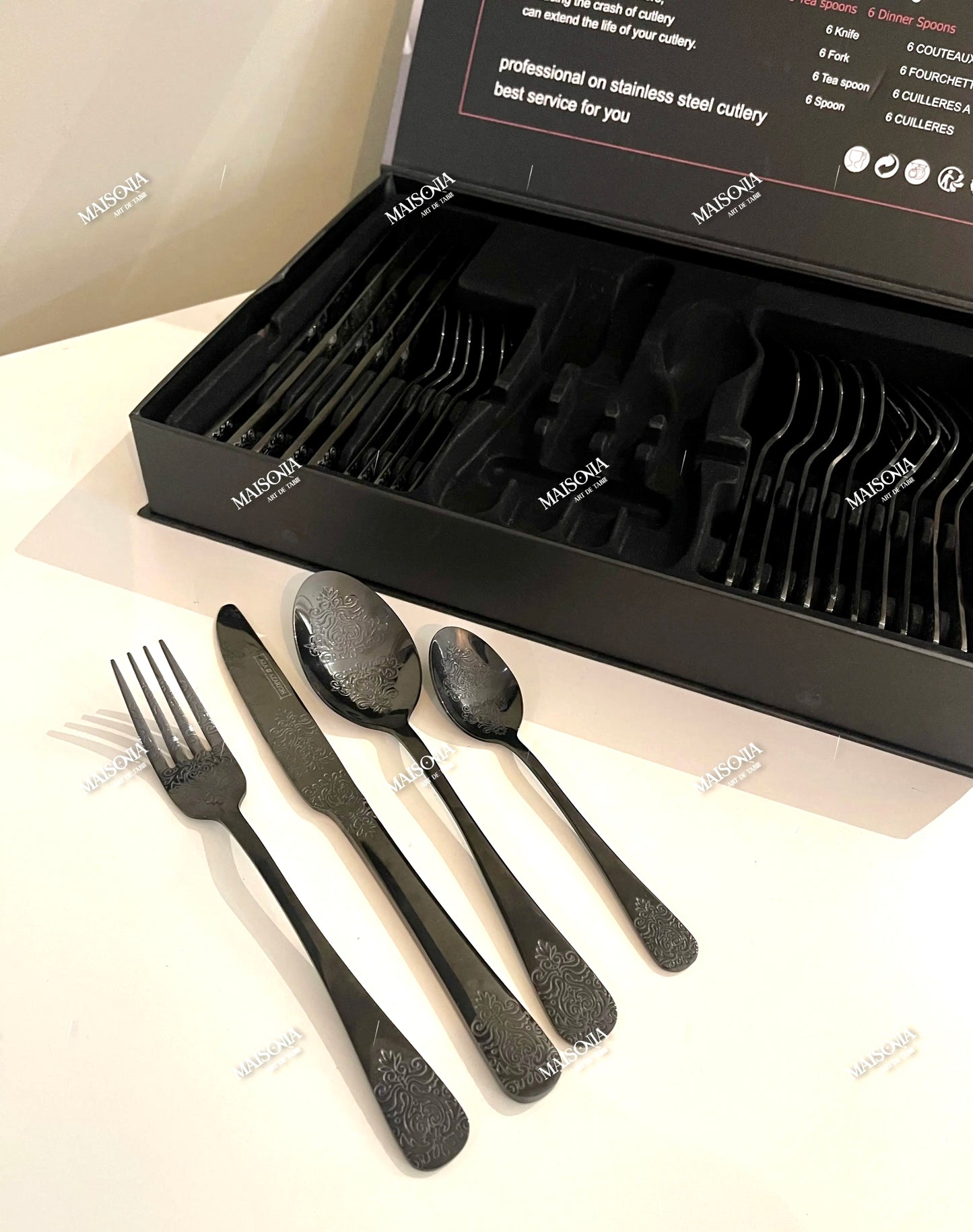 Ménagère noir 24 pièces