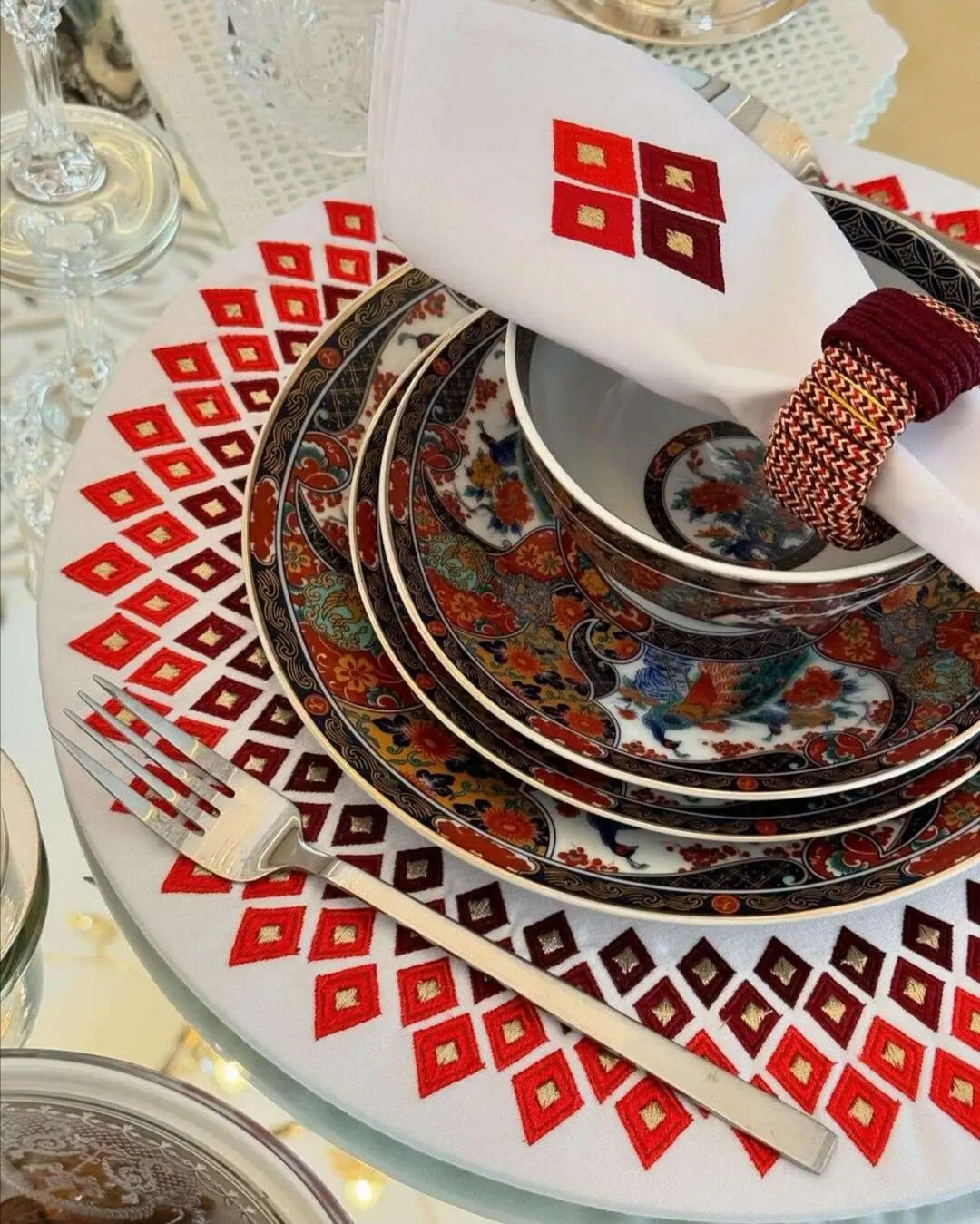 Service de table TAOUS MAROCAIN de 82 pieces, motif Paon