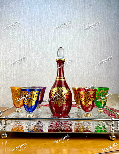 Carafe en Verre Cristallin Rouge & 6 Verres Multicolores – Élégance et Raffinement à Table