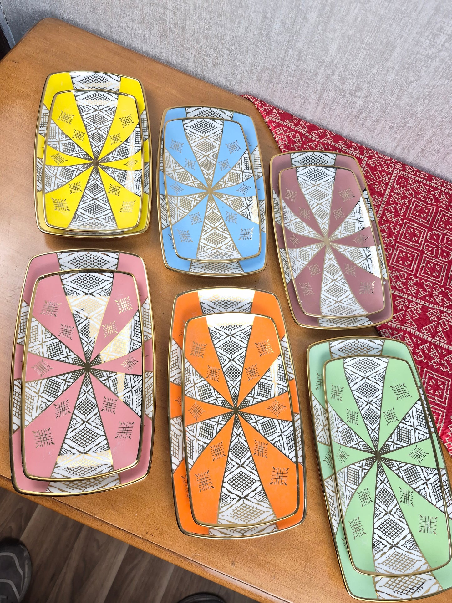 Assiettes Rectangulaires Beldi Marocains – Motifs Traditionnels & Finition Dorée