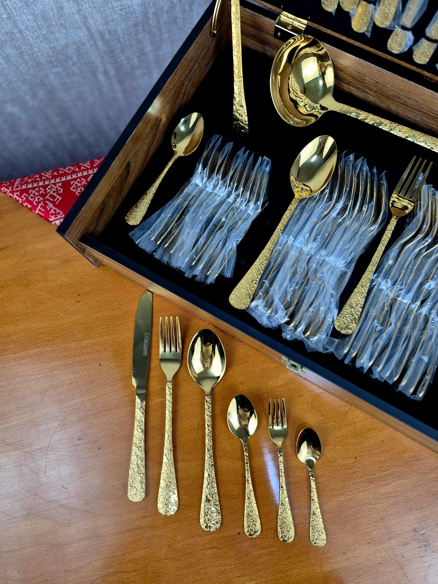 Ménagère 75 pièces