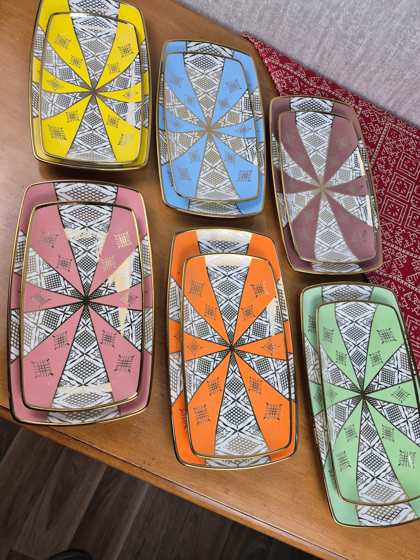Assiettes Rectangulaires Beldi Marocains – Motifs Traditionnels & Finition Dorée