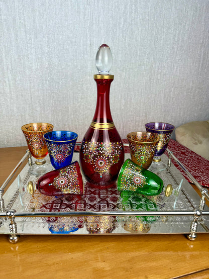 Carafe en Verre Cristallin Rouge & 6 Verres Multicolores – Élégance et Raffinement à Table
