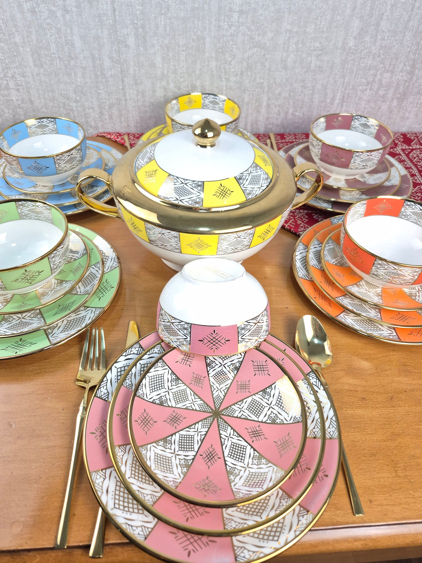 Service De Table Beldi Marocains – 25 Pieces _Motifs Traditionnels & Finition Dorée